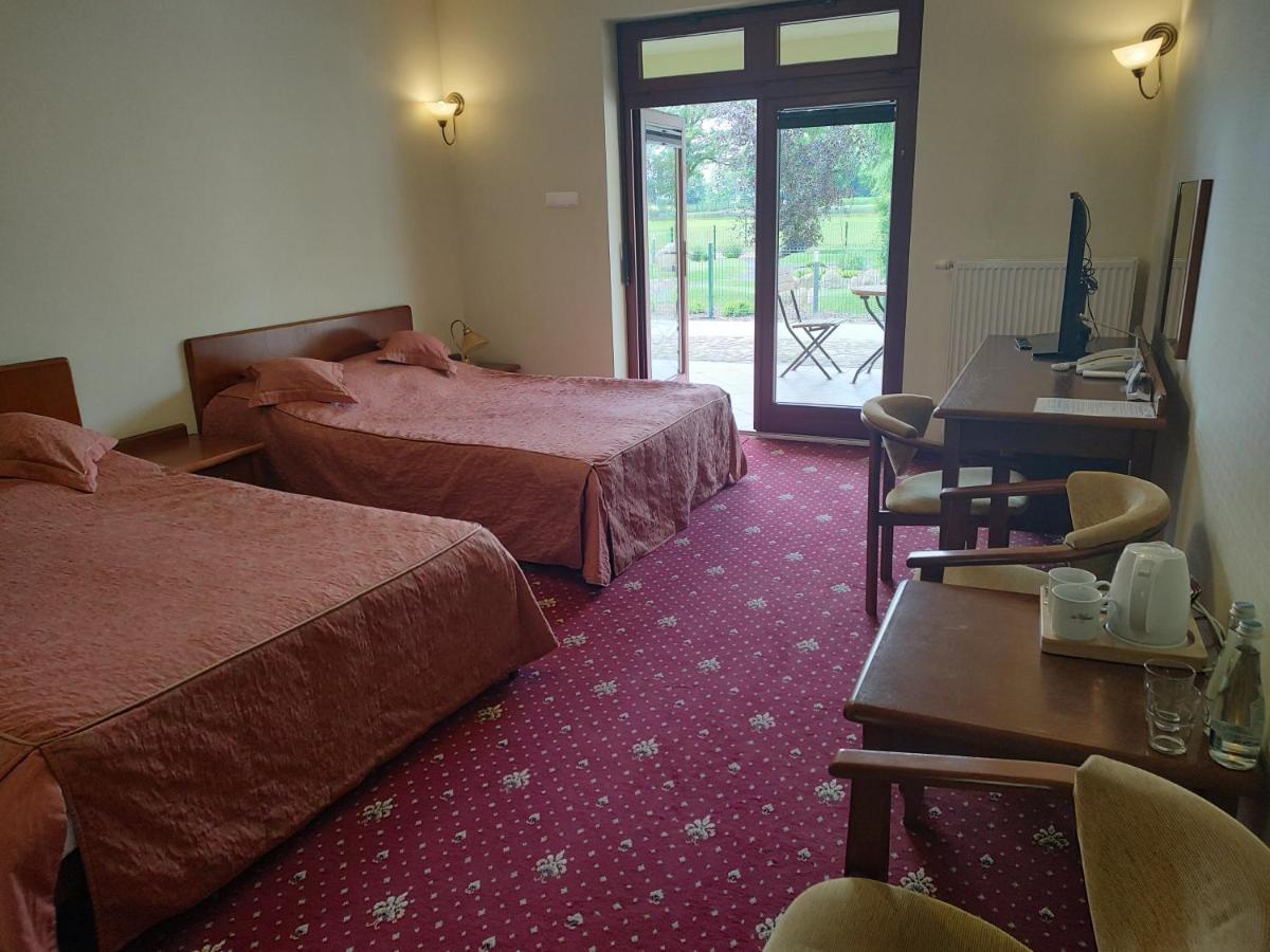 Gospoda Pazibroda Maków Mazowiecki Extérieur photo